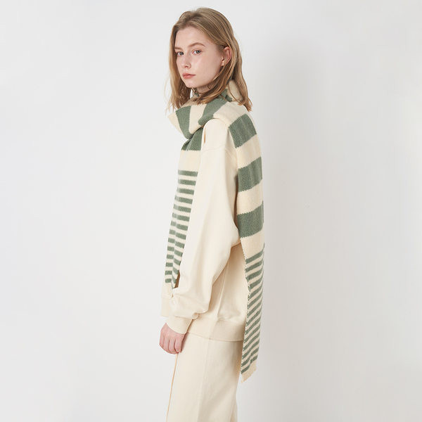 Uue mudeli naiste sall - kolmes värvitoonis