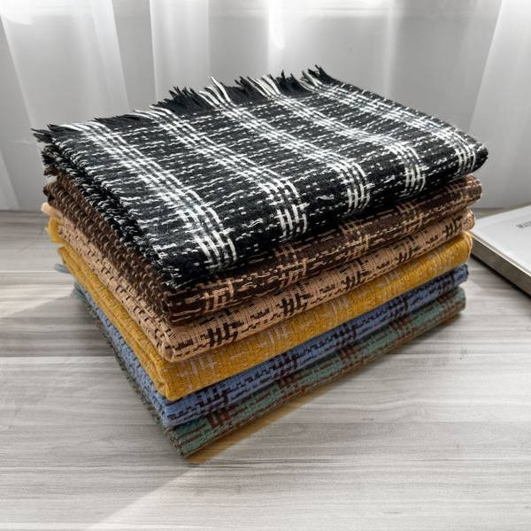 Γυναικείο καρό  κασκόλ  κατάλληλο για τον χειμώνα