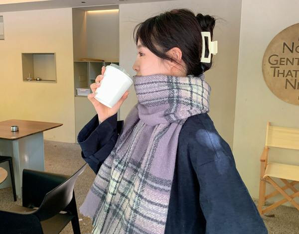 Γυναικείο  κασκόλ  φθινοπώρου-χειμώνα σε πολλά χρώματα