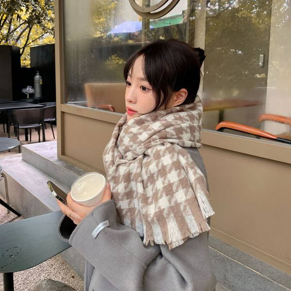 Ženski jesensko-zimski karirani šal-retro model