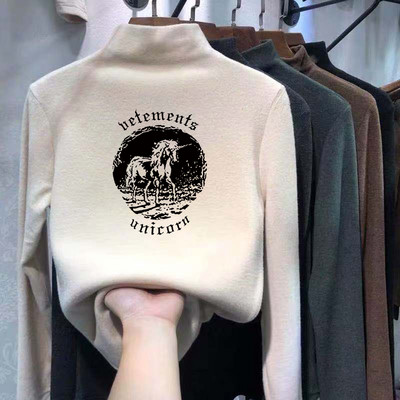 Moderná detská blúzka s golierom a potlačou