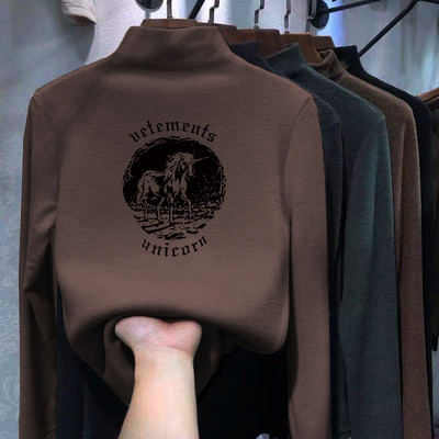 Moderná detská blúzka s golierom a potlačou