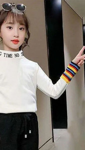 Παιδική casual μπλούζα με πολύχρωμη στάμπα και επιγραφή