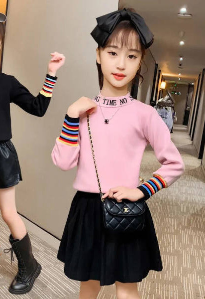 Παιδική casual μπλούζα με πολύχρωμη στάμπα και επιγραφή