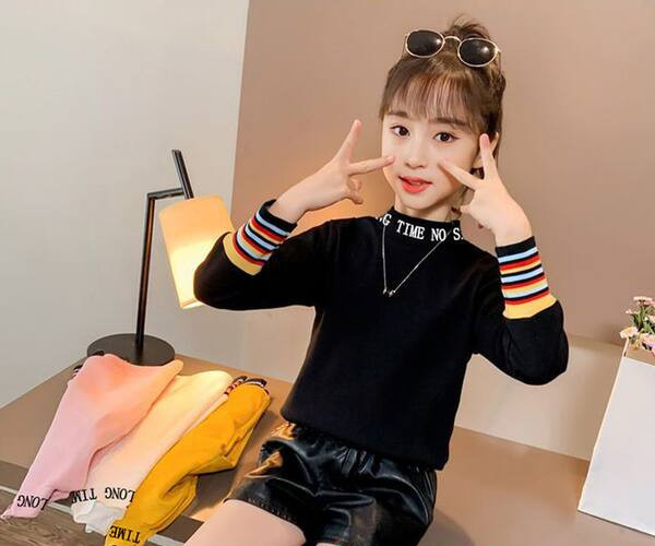 Παιδική casual μπλούζα με πολύχρωμη στάμπα και επιγραφή