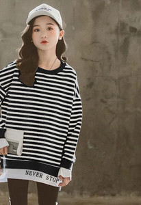 Παιδική ριγέ μπλούζα με επιγραφή