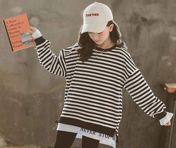 Παιδική ριγέ μπλούζα με επιγραφή