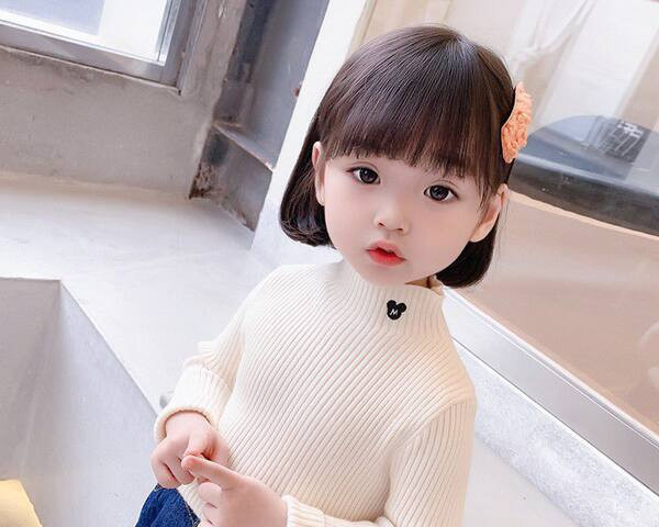 Uue mustriga tikandiga pluus tüdrukutele