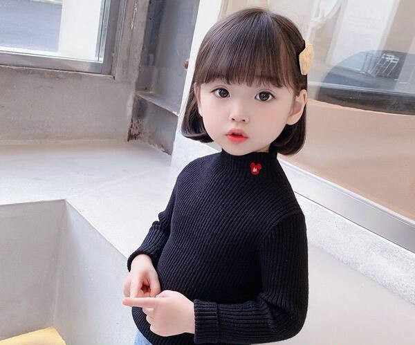 Uue mustriga tikandiga pluus tüdrukutele