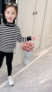 Παιδική μπλούζα με ψηλό γιακά και επιγραφή