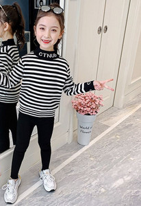 Παιδική μπλούζα με ψηλό γιακά και επιγραφή