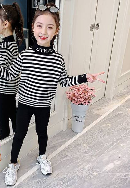 Παιδική μπλούζα με ψηλό γιακά και επιγραφή