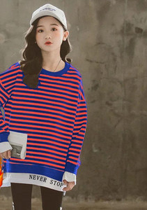 Bluză cu aplicație în dungi pentru fete