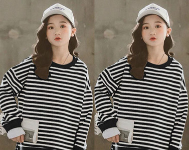 Bluză cu aplicație în dungi pentru fete