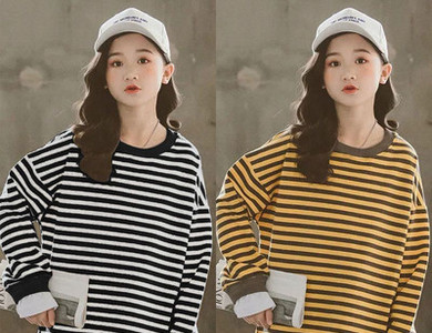 Bluză cu aplicație în dungi pentru fete