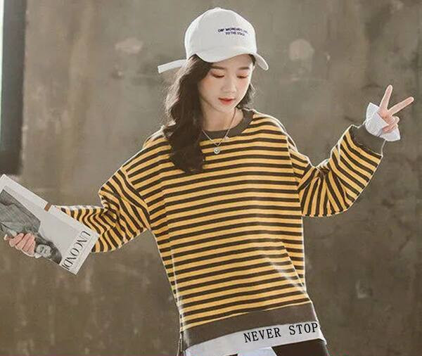 Bluză cu aplicație în dungi pentru fete