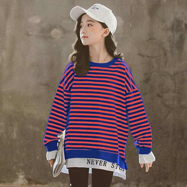 Bluză cu aplicație în dungi pentru fete