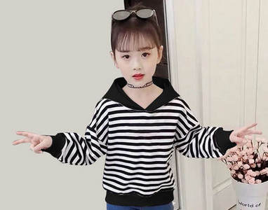 Παιδική ριγέ μπλούζα με κουκούλα για κορίτσια