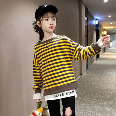 Δωρεάν μοτίβο ριγέ μπλούζα για κορίτσια με οβάλ λαιμόκοψη