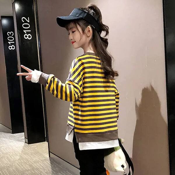 Δωρεάν μοτίβο ριγέ μπλούζα για κορίτσια με οβάλ λαιμόκοψη