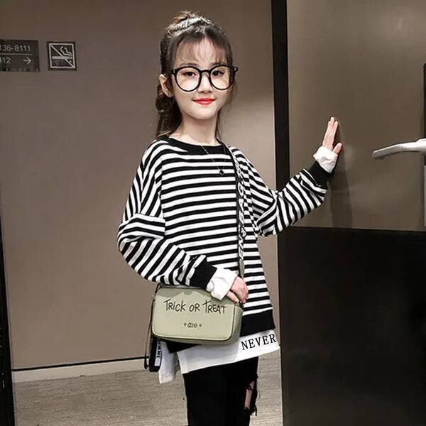 Δωρεάν μοτίβο ριγέ μπλούζα για κορίτσια με οβάλ λαιμόκοψη