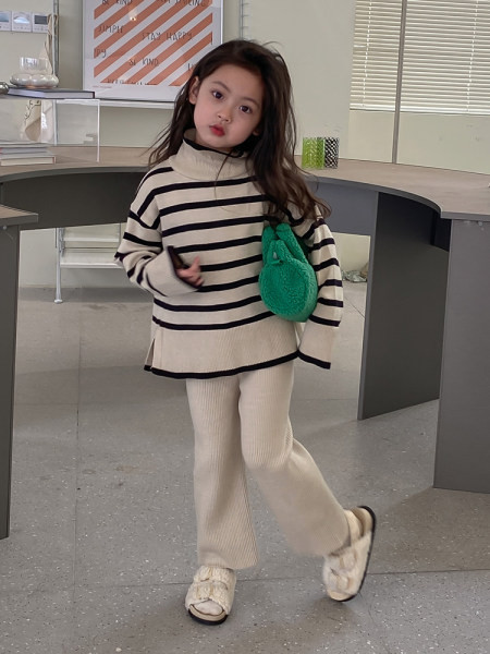 Laste triibuline kõrge polo kraega pluus tüdrukutele