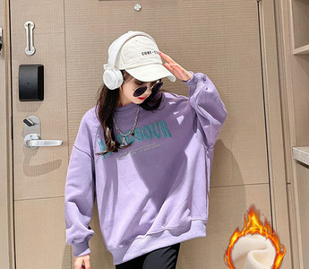 Φαρδιά μοντέλο μπλούζα για κορίτσια με οβάλ λαιμόκοψη και κεντητά γράμματα