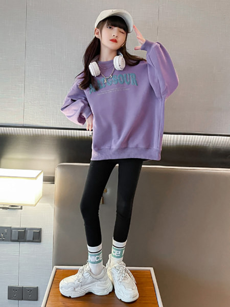 Φαρδιά μοντέλο μπλούζα για κορίτσια με οβάλ λαιμόκοψη και κεντητά γράμματα