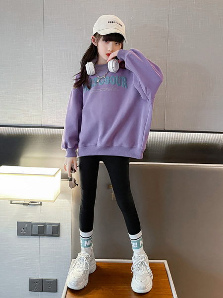 Φαρδιά μοντέλο μπλούζα για κορίτσια με οβάλ λαιμόκοψη και κεντητά γράμματα