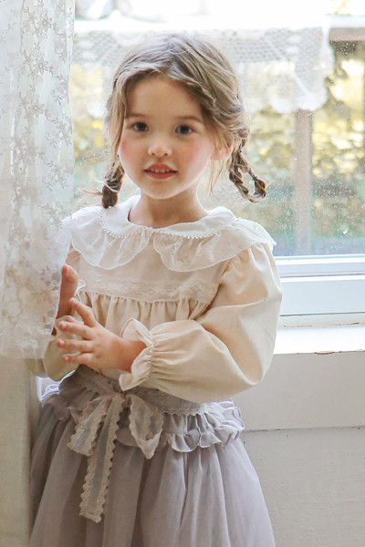 Moodne pitsiga lastepluus