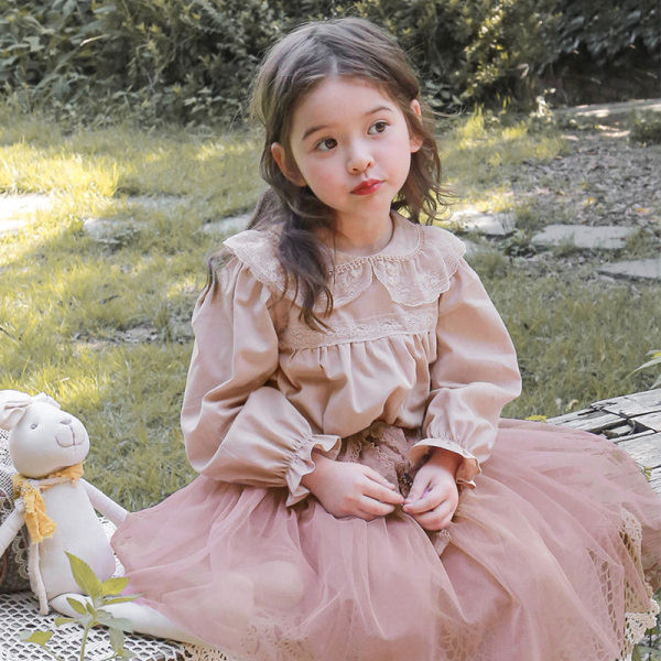 Moodne pitsiga lastepluus