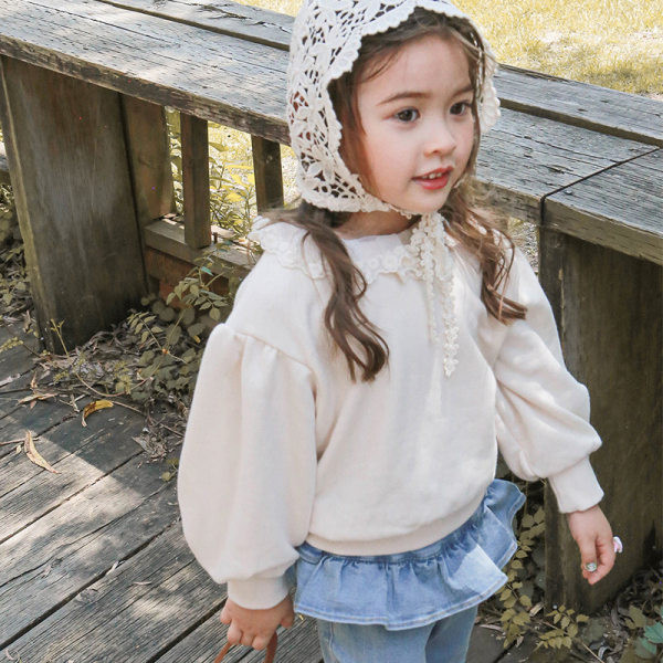 Παιδική μοντέρνα μπλούζα με δαντέλα