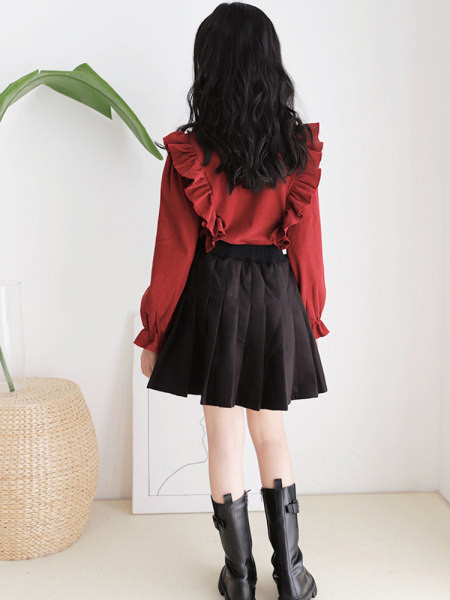 Μοντέρνα μπλουζάκι με γιακά πόλο για κορίτσια