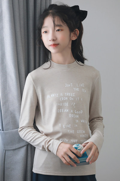 Παιδική μπλούζα με επιγραφή σε τέσσερα χρώματα