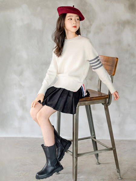 Νέο μοντέλο μπλούζα για κορίτσια με οβάλ λαιμόκοψη και μακρύ μανίκι