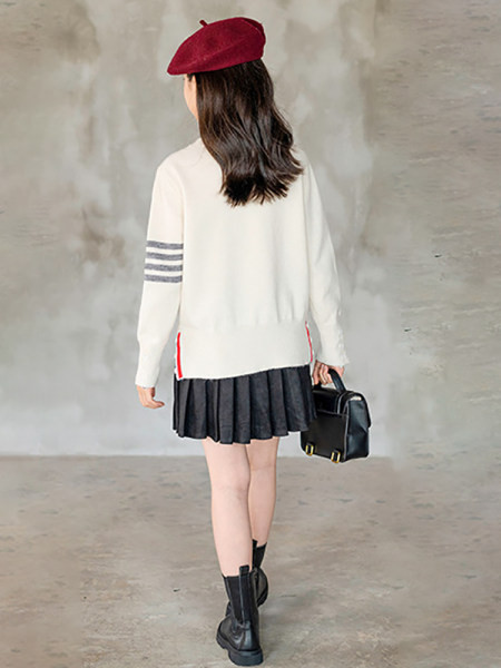 Νέο μοντέλο μπλούζα για κορίτσια με οβάλ λαιμόκοψη και μακρύ μανίκι