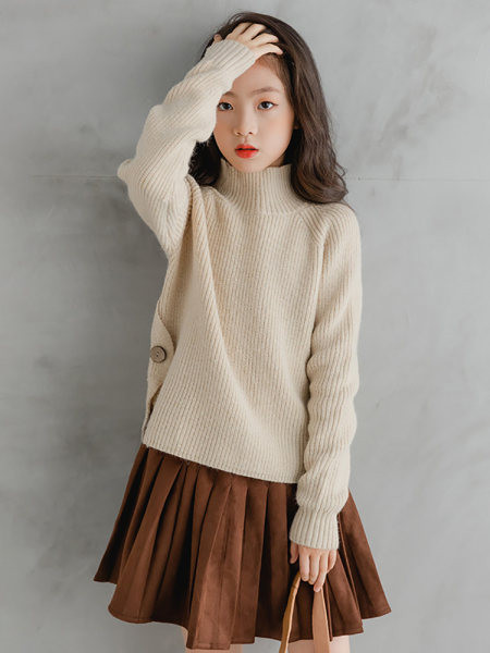 Μοντέρνο παιδικό πουλόβερ με ψηλό γιακά πόλο