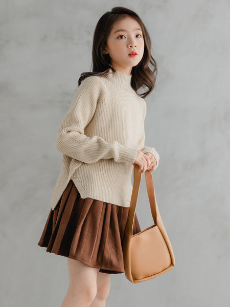 Μοντέρνο παιδικό πουλόβερ με ψηλό γιακά πόλο