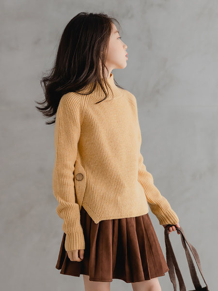 Μοντέρνο παιδικό πουλόβερ με ψηλό γιακά πόλο