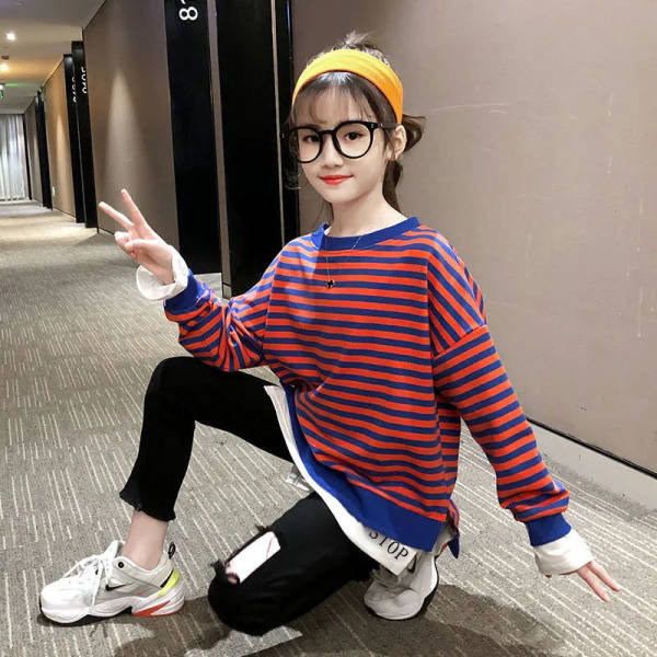 Prugasta bluza širokog uzorka za djevojčice s natpisom