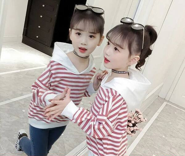 Casual Παιδική ριγέ μπλούζα με κουκούλα