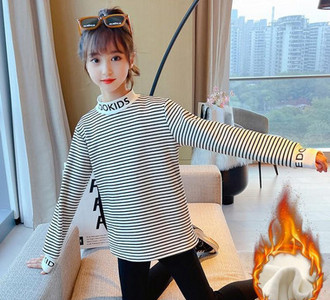 Παιδική ριγέ μπλούζα με γιακά πόλο και επιγραφή