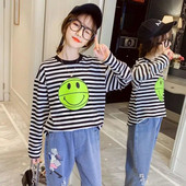 Tasuta mustriga triibuline pluus tüdrukutele trükiga