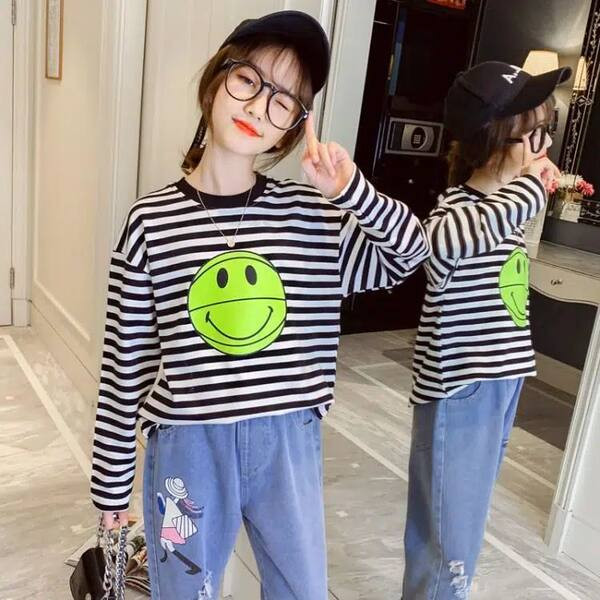 Tasuta mustriga triibuline pluus tüdrukutele trükiga