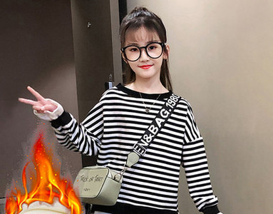 Casual παιδική ριγέ μπλούζα με στρογγυλή λαιμόκοψη