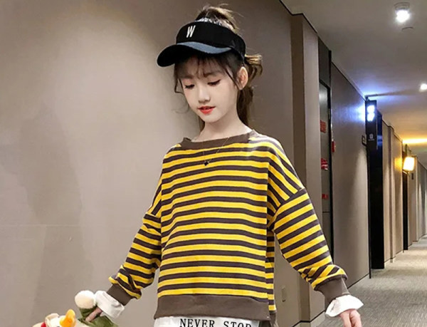 Casual παιδική ριγέ μπλούζα με στρογγυλή λαιμόκοψη