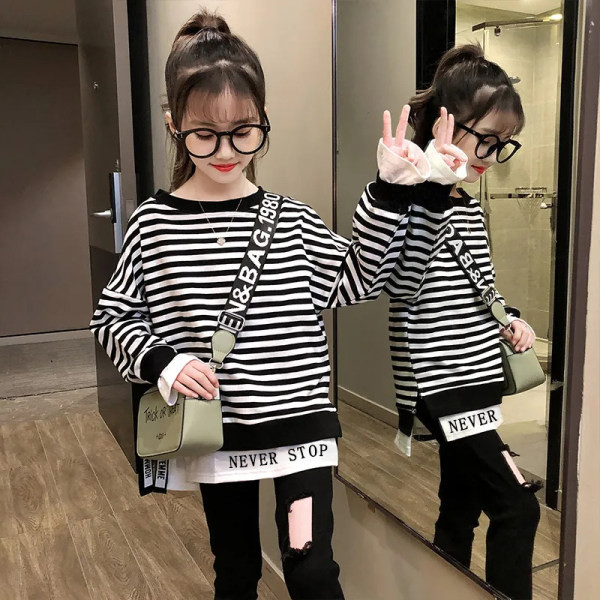 Casual παιδική ριγέ μπλούζα με στρογγυλή λαιμόκοψη