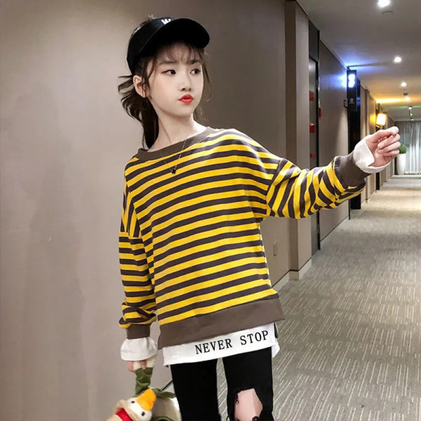 Casual παιδική ριγέ μπλούζα με στρογγυλή λαιμόκοψη