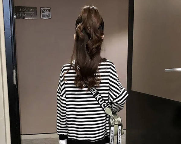 Dječja prugasta bluza s okruglim izrezom