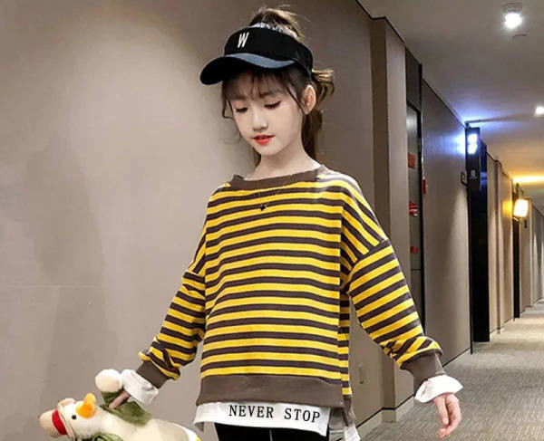 Dječja prugasta bluza s okruglim izrezom